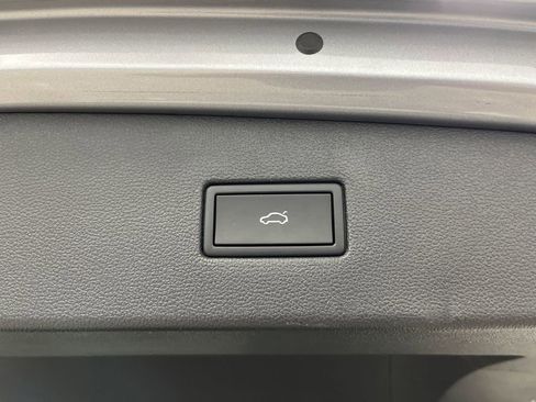 Used 2024 Volkswagen Tiguan SE image 15