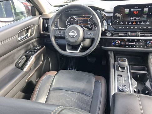 Certified 2022 Nissan Pathfinder Platinum w/ Cargo Package AWD/4WD image 10