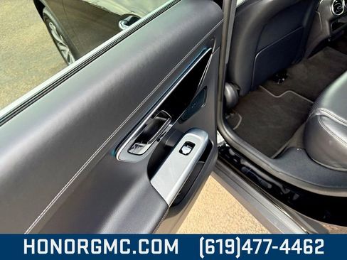 Used 2024 Mercedes-Benz GLC 300 image 18