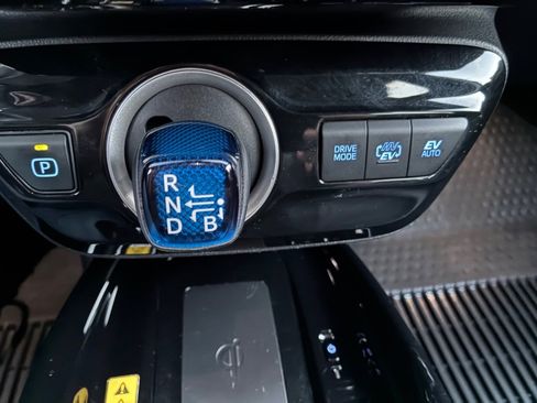 Used 2022 Toyota Prius Prime Limited image 29