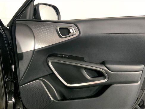 Certified 2025 Kia Soul LX image 25