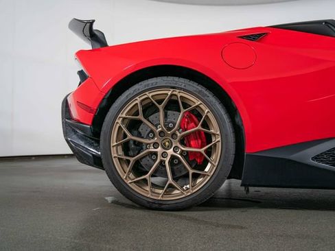 Used 2018 Lamborghini Huracan Performante AWD/4WD image 10