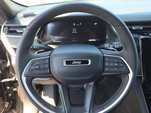 Used 2024 Jeep Grand Cherokee Altitude RWD image 15