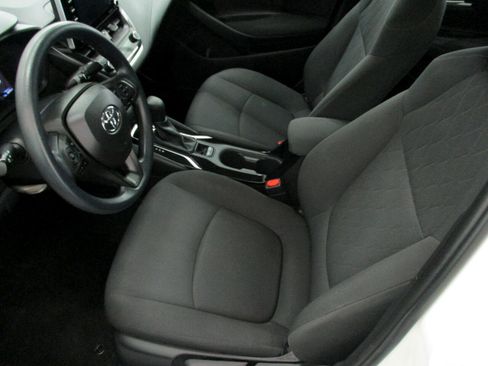 Used 2021 Toyota Corolla LE image 9