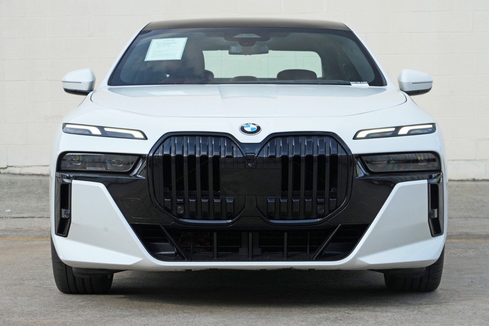 Used 2023 BMW 740i w/ Parking Assistance Package RWD image 7