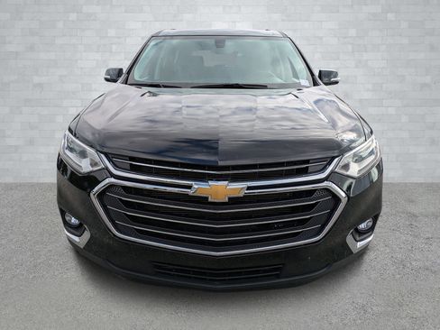 Used 2020 Chevrolet Traverse LT image 3