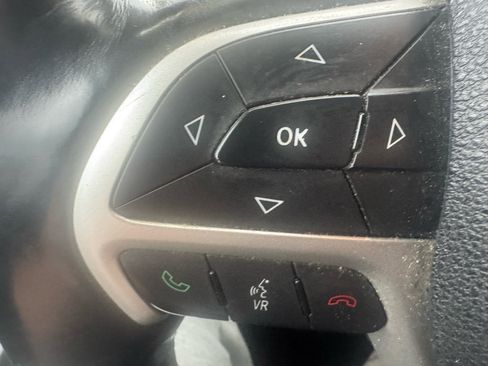 Used 2015 Jeep Cherokee Trailhawk w/ Comfort/Convenience Group image 17