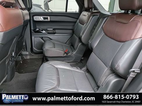 Used 2024 Ford Explorer Platinum w/ Technology Package AWD/4WD image 13