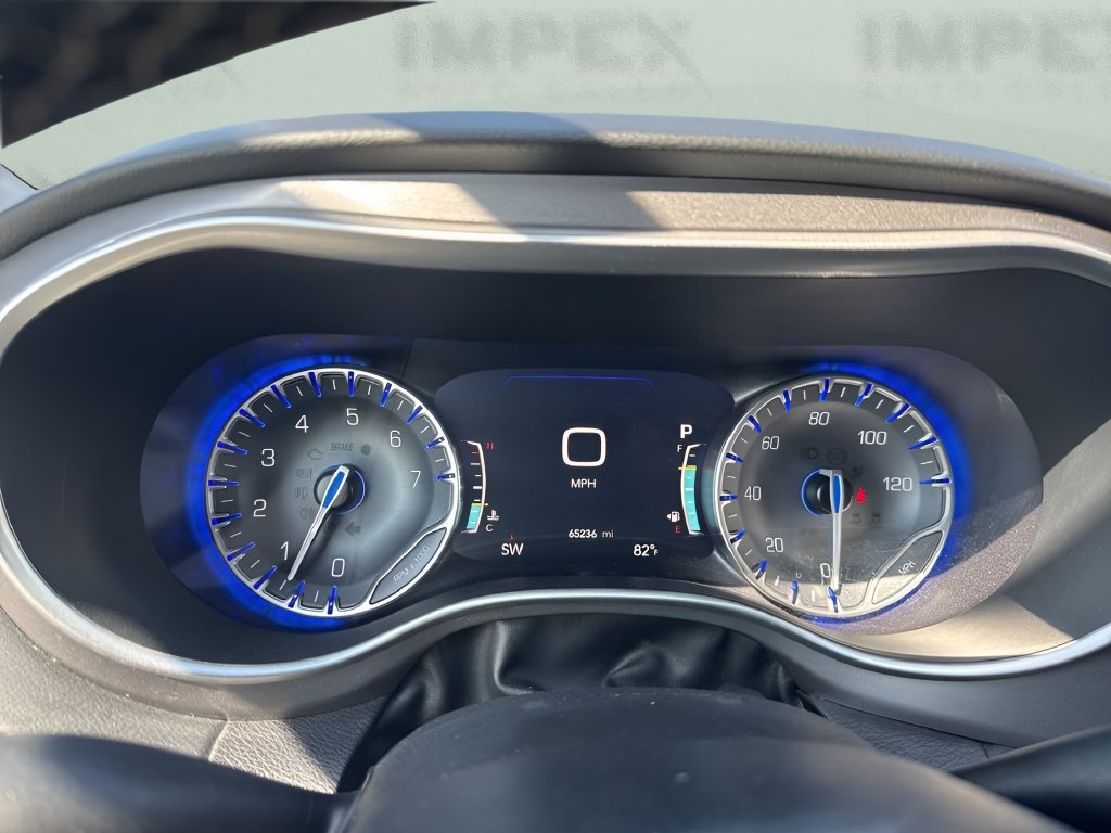 Used 2023 Chrysler Pacifica Touring-L FWD image 25