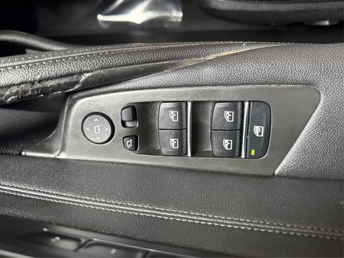 Used 2019 BMW 530e image 30