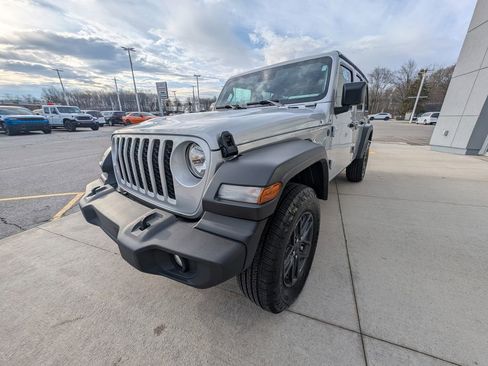 Used 2024 Jeep Wrangler Unlimited Sport AWD/4WD image 10