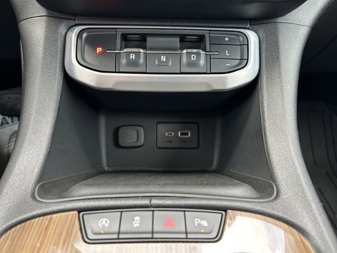 Used 2020 GMC Acadia SLE w/ LPO, Floor Liner Package FWD image 17