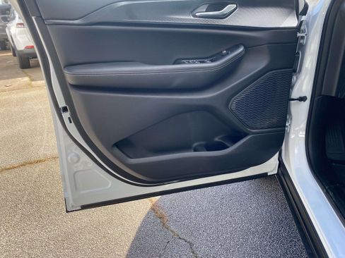 New 2025 Jeep Grand Cherokee L Altitude image 10