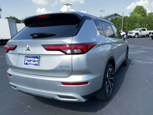 Used 2023 Mitsubishi Outlander SE image 8