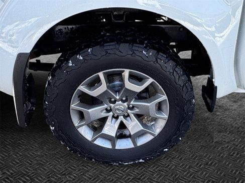 Used 2021 Nissan Frontier SV image 12
