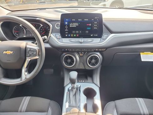 Used 2024 Chevrolet Blazer LT w/ Convenience Package FWD image 18