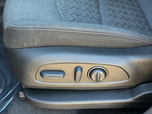 Used 2023 Chevrolet Equinox LT FWD image 20