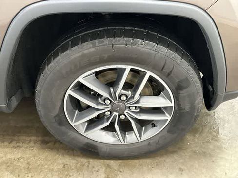 Used 2019 Jeep Grand Cherokee Limited image 5