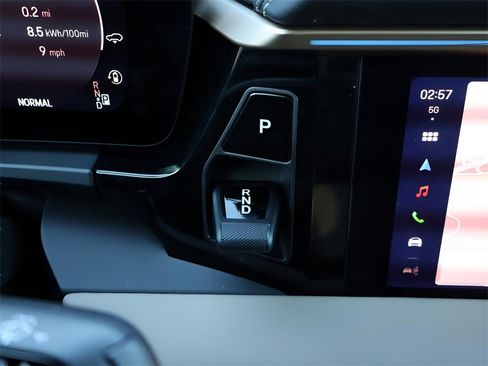 Certified 2024 Porsche Macan Turbo Electric image 27