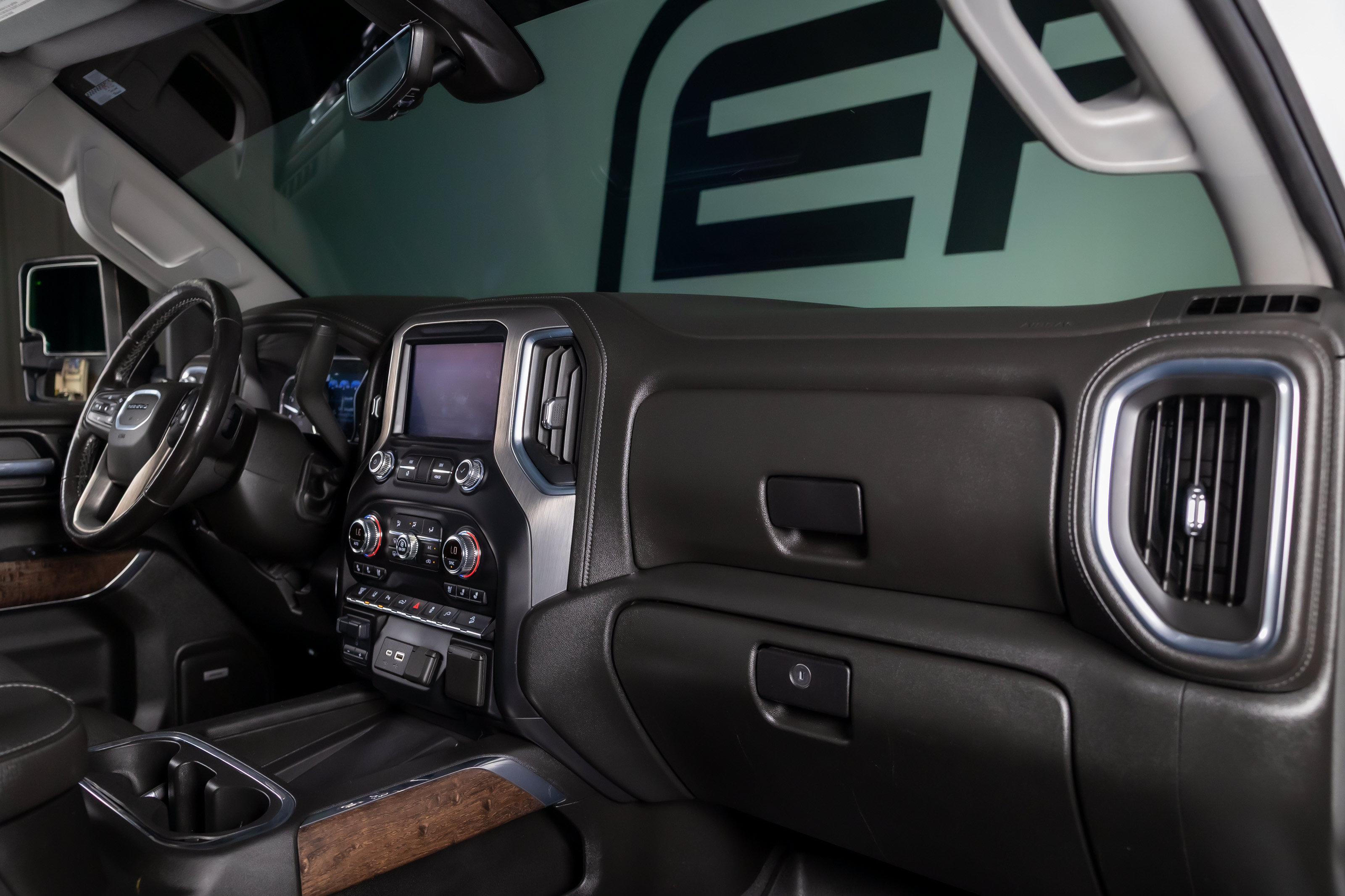 Used 2020 GMC Sierra 2500 Denali w/ Denali Ultimate Package AWD/4WD image 26