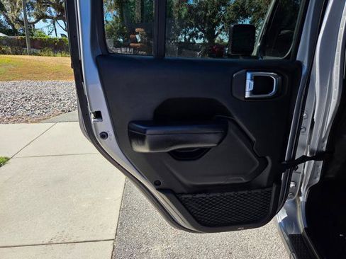 Used 2020 Jeep Gladiator Sport w/ Quick Order Package 24S image 36