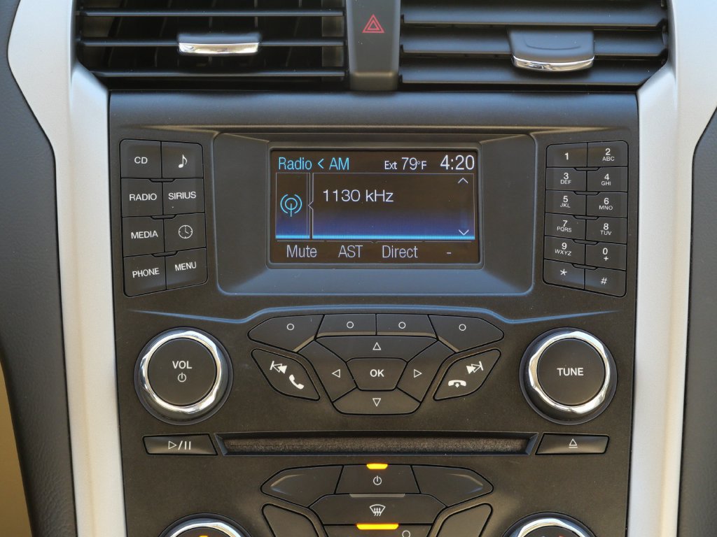 Used 2014 Ford Fusion SE w/ Equipment Group 202A FWD image 15
