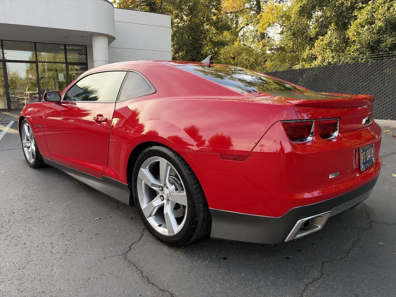 Used 2010 Chevrolet Camaro SS w/ LPO, Ground Effects Package RWD image 3