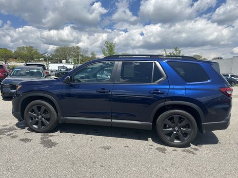 Certified 2025 Honda Pilot Sport image 6