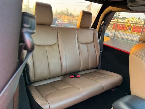 Used 2016 Jeep Wrangler Rubicon w/ Power Convenience Group AWD/4WD image 30