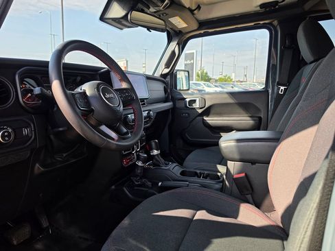 Used 2024 Jeep Gladiator Rubicon w/ Steel Bumper Group AWD/4WD image 9