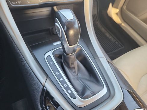 Used 2014 Ford Fusion SE w/ Equipment Group 202A image 22