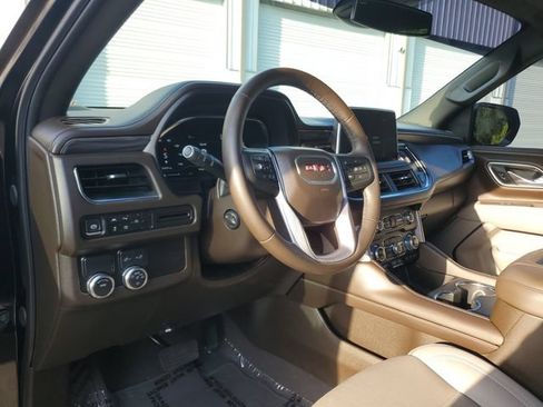 Used 2024 GMC Yukon SLT w/ SLT Luxury Package RWD image 19