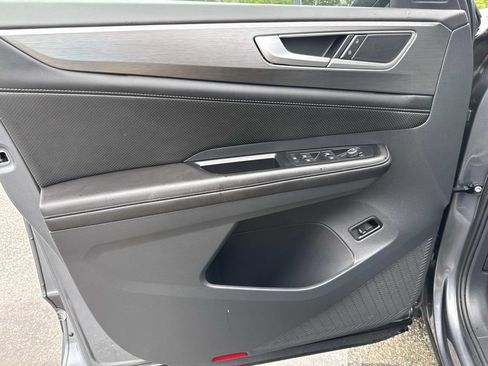Used 2024 Volkswagen Atlas Cross Sport SE FWD image 21