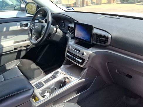 Used 2022 Ford Explorer XLT w/ Equipment Group 202A RWD image 12