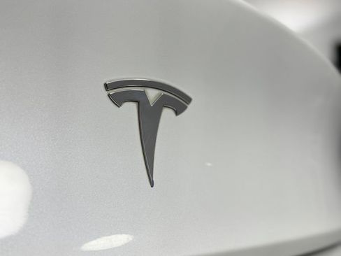 Used 2021 Tesla Model Y Long Range AWD/4WD image 37