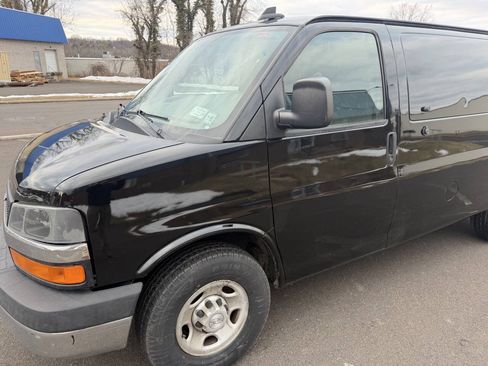 Used 2016 Chevrolet Express 2500 RWD image 4
