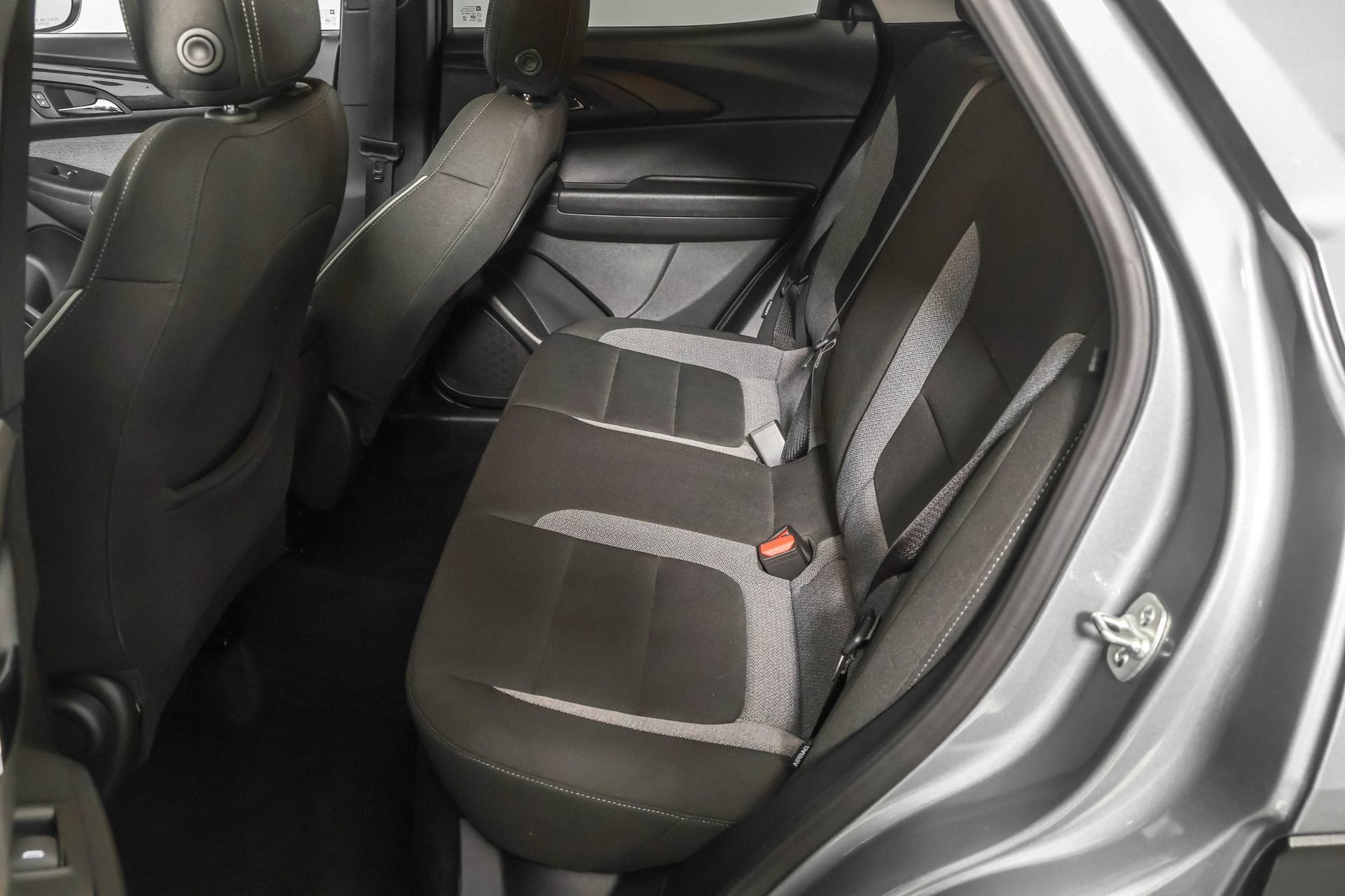 Used 2025 Chevrolet TrailBlazer LT AWD/4WD image 35
