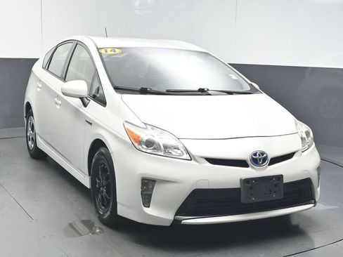 Used 2014 Toyota Prius Two FWD image 2