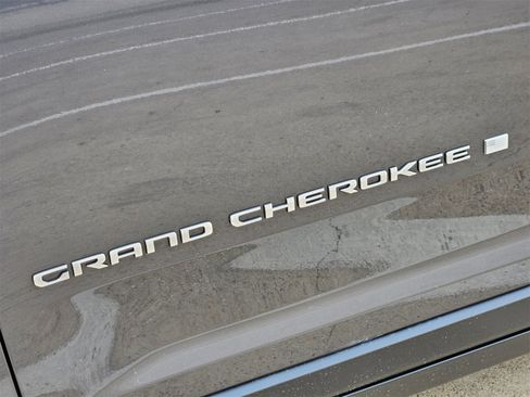 New 2025 Jeep Grand Cherokee L Limited image 11