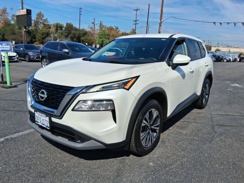 Used 2023 Nissan Rogue SV FWD image 3