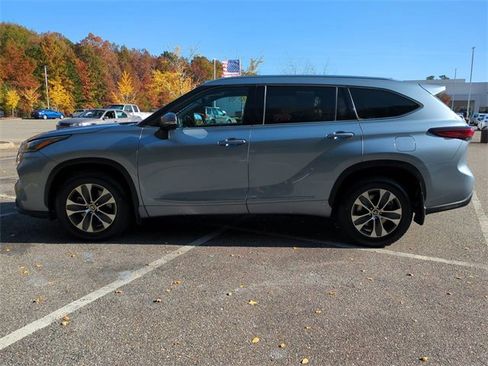 Used 2021 Toyota Highlander XLE image 7