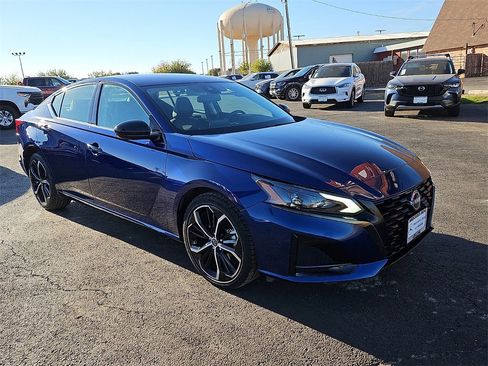 Used 2024 Nissan Altima 2.5 SR image 10