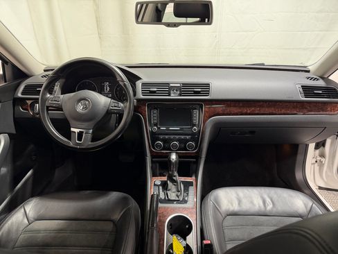 Used 2013 Volkswagen Passat TDI SEL Premium image 17