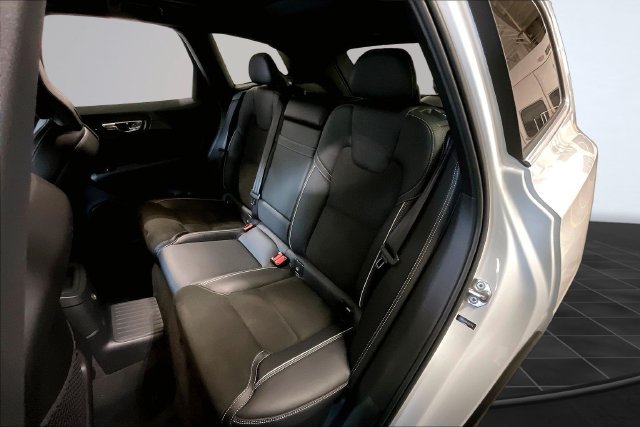 Used 2019 Volvo XC60 T8 R-Design w/ Advanced Package AWD/4WD image 28