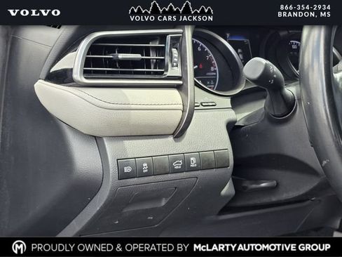 Used 2022 Toyota Camry SE FWD image 17