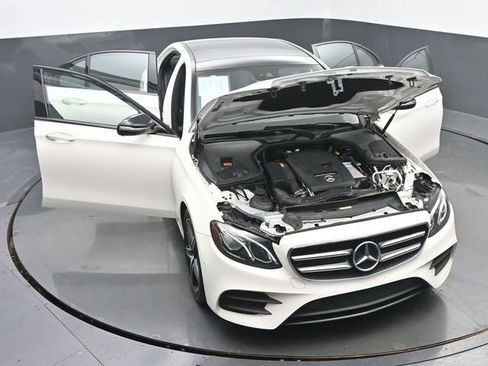 Used 2018 Mercedes-Benz E 300 4MATIC image 60