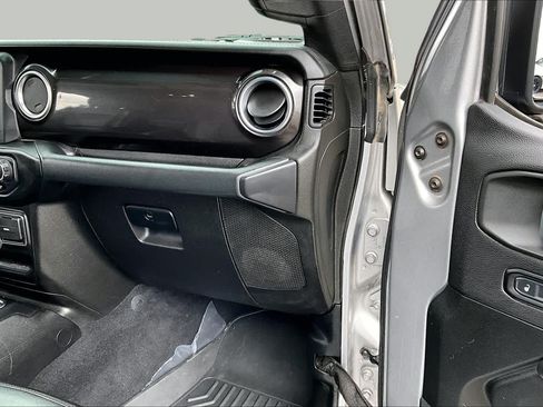Used 2020 Jeep Wrangler Unlimited Sahara AWD/4WD image 18