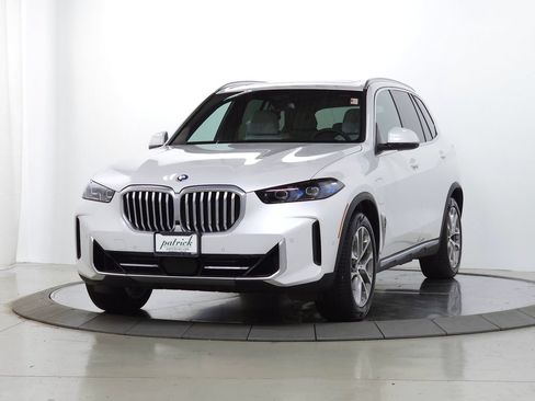 Used 2026 BMW X5 xDrive50e w/ Executive Package AWD/4WD image 3
