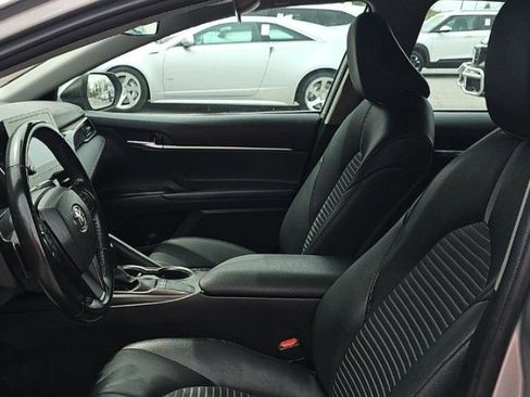 Used 2022 Toyota Camry SE FWD image 5