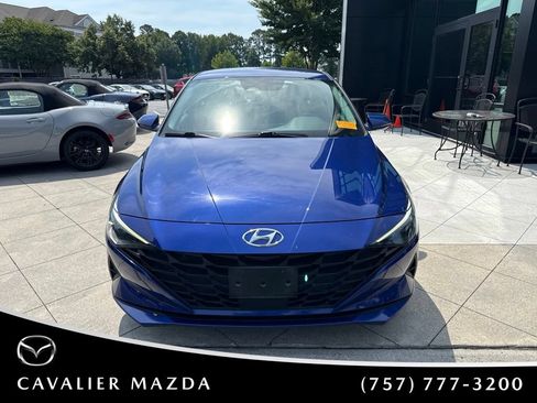 Used 2022 Hyundai Elantra SEL w/ Convenience Package FWD image 2